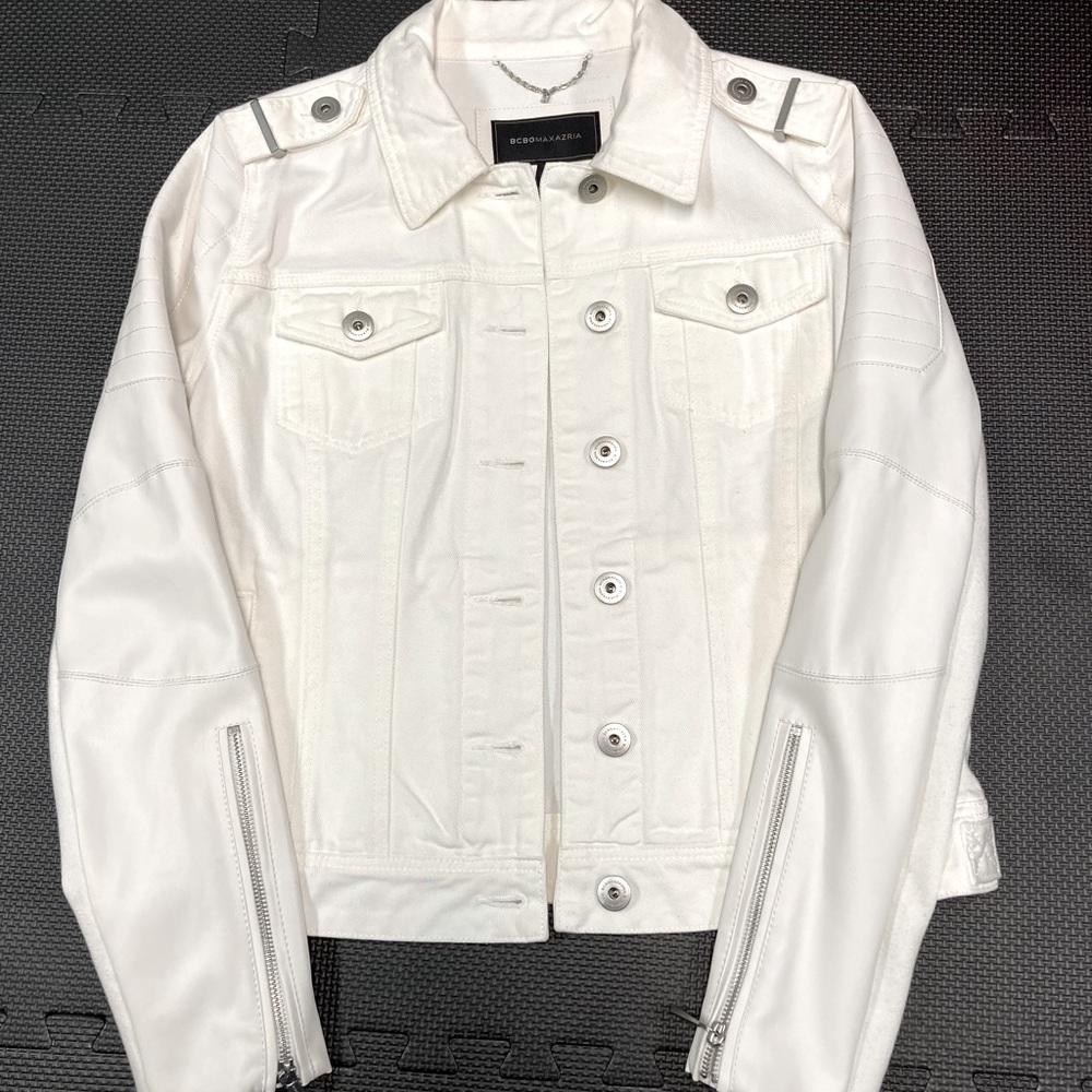 BCBGmaxazria white denim jean jacket vegan sleeve Medium